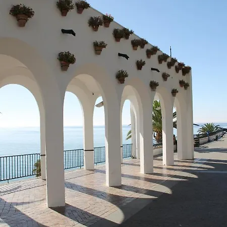 Chalet White Typical House In The Heart Of Nerja